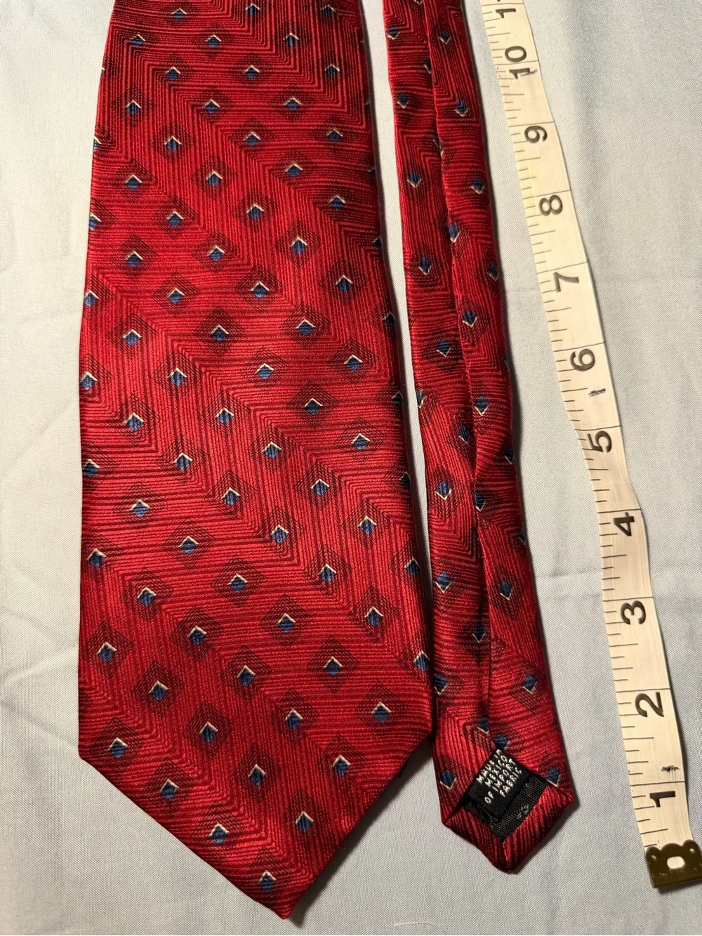 NEO Bill Blass Classic Red Patterned Men's Tie - Blue Accent